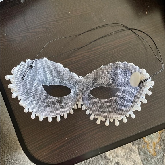 White Lace Masquerade Mask - Picture 2 of 3